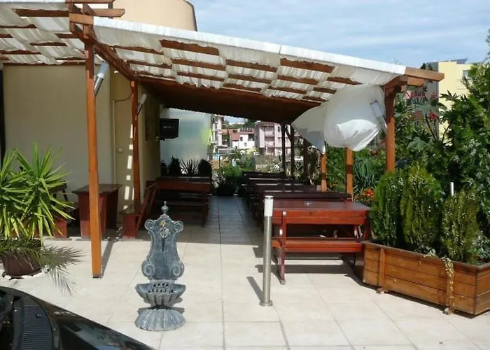 семеен атива - Family Ativa 호텔 로제넷츠